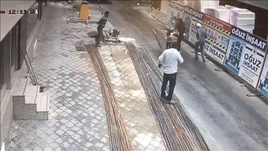 Üzerine metal parça düşen çocuk yaralandı 