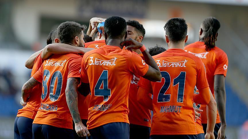  قدم: باشاك شهير يرتقي لصدارة الدوري التركي