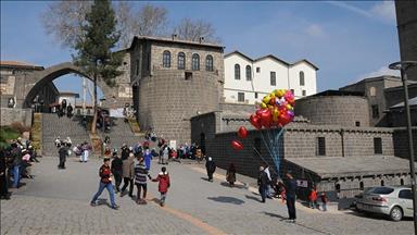 متحف في الهواء الطلق يجذب الزوار بـ"ديار بكر" التركية