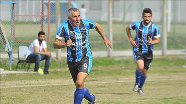 69 yaşındaki futbolcu yeni takımıyla ilk maçına çıktı