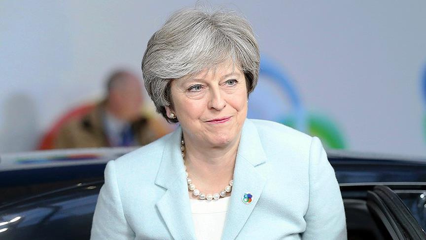 تيريزا ماي تهنئ السيسي وتدعوه إلى تطوير العلاقات بين بلديهما