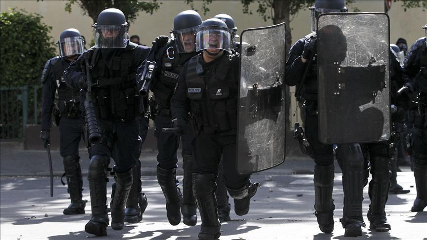 Париз: На улиците 2.000 полицајци пред протестот против Макрон