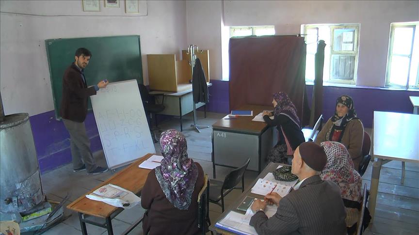 Bu sınıfının yaş ortalaması 77 