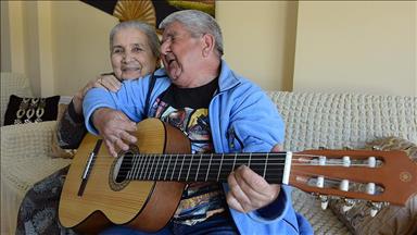 Damlalıkla süt verdiği oğluna 57 yıldır sevgiyle bakıyor