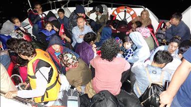 У берегов Турции спасли более 50 беженцев 