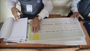 Iraq politicians back moves against election commission