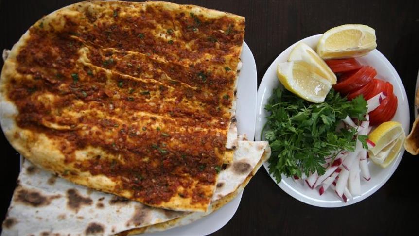 "لحم بعجين" أورفة التركية.. لوحة فنية شهية!