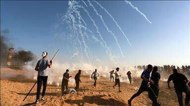 Izraeli plagosi 396 palestinezë në kufirin me Gazën