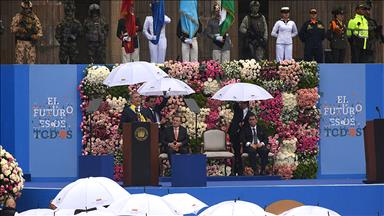 Kolombiya'nın en genç devlet başkanı göreve başladı