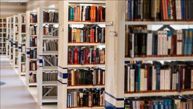 Li Amerîkayê mar ketin pirtûkxaneyê