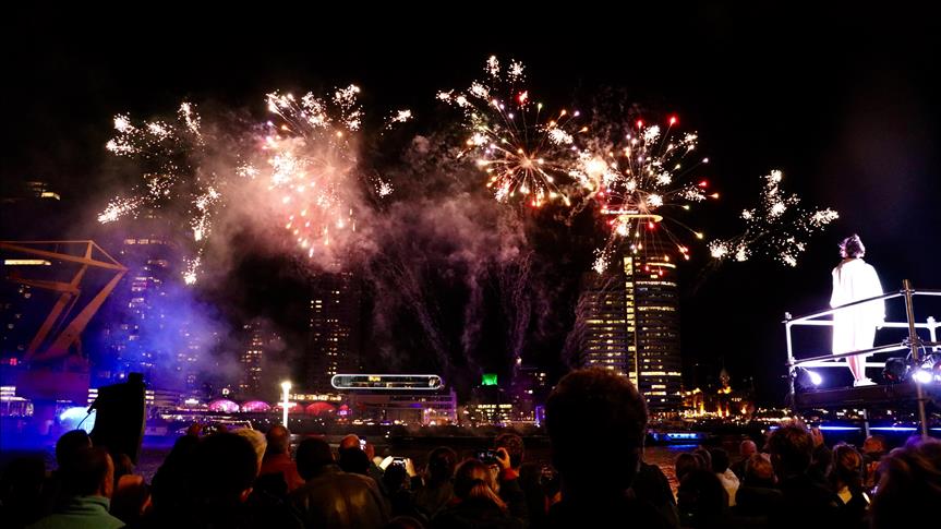 حضور صدها هزار نفر در فستیوال آب هلند