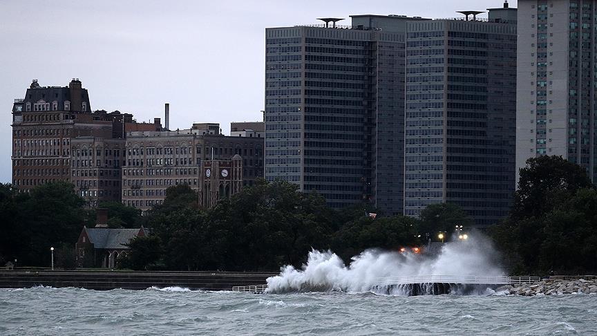 Бурен ветар и бранови на езерото Мичиген, загина едно лице 