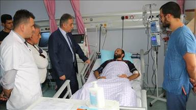 Vali Toprak, yaralı asker ve işçileri ziyaret etti