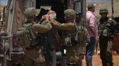 İsrail güçleri 14 Filistinliyi gözaltına aldı