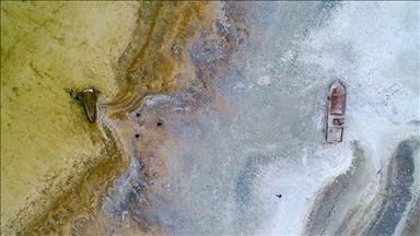 Sular çekildi tapulu araziler, batık tekneler ortaya çıktı