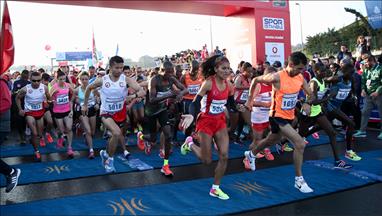 كيني وتركية يفوزان بسباق ماراثون "فودافون إسطنبول"