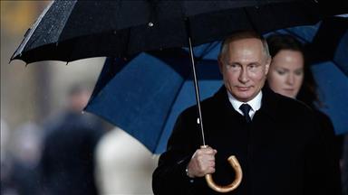 Putin backs idea of forming unified European army 