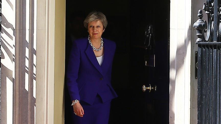 May : Changer de leadership pourrait reporter ou annuler le Brexit 