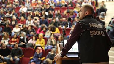 'Narkorehber'ler uyuşturucuyla mücadeleyi anlattı