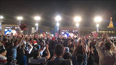 لاعبو "العنابي" يشاركون الجماهير القطرية فرحتهم باللقب الآسيوي