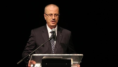 الحمد الله: سنصرف جزءا من رواتب الموظفين العموميين قريبا