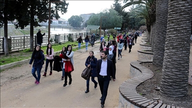 Syrian children enjoy trip to southern Turkey