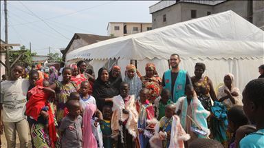 جمعية تركية تجري عمليات ختان لألف طفل بالكاميرون 