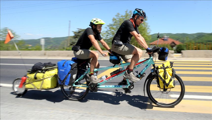 Со велосипеди од Рим до Пекинг за да укажат на животот на лицата со попреченост 