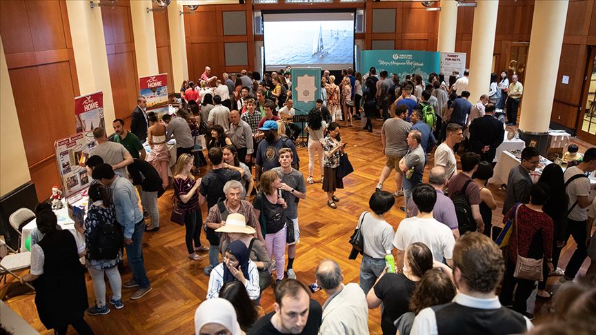 واشنطن.. السفارة التركية تستقبل 6 آلاف زائر في يوم واحد