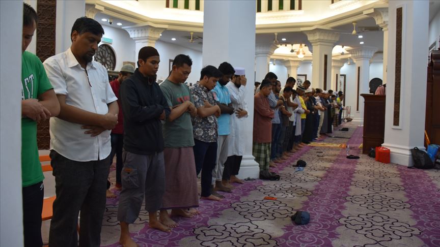 Malezya'da ilk teravih namazı kılındı