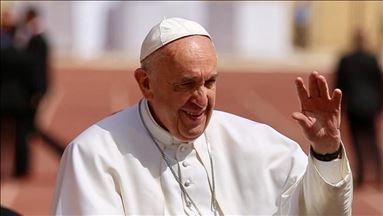 Папата Франциск со апел до Бугарија: „Не ги затворајте вратите за мигрантите“