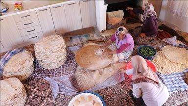Yarım asırdır imece usulü yufka yapıyorlar