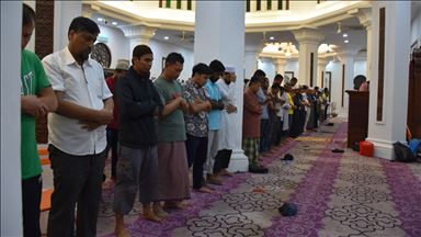 Malezya'da ilk teravih namazı kılındı