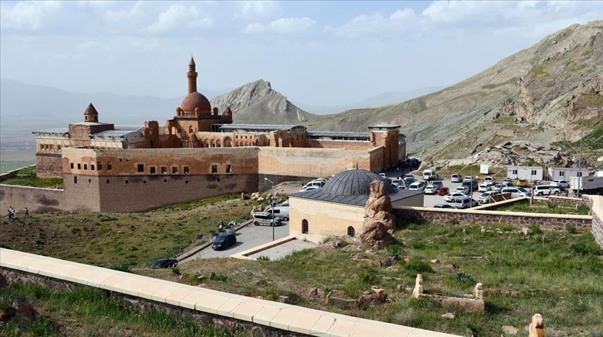 Qesra Îshaq Paşa di eydê da xalî namîne