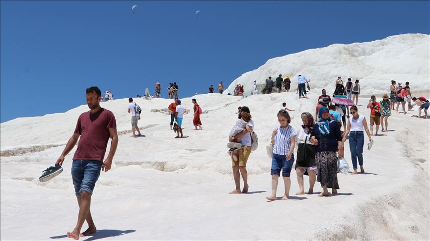 В Памуккале за 6 дней посетило более 80 тысяч туристов