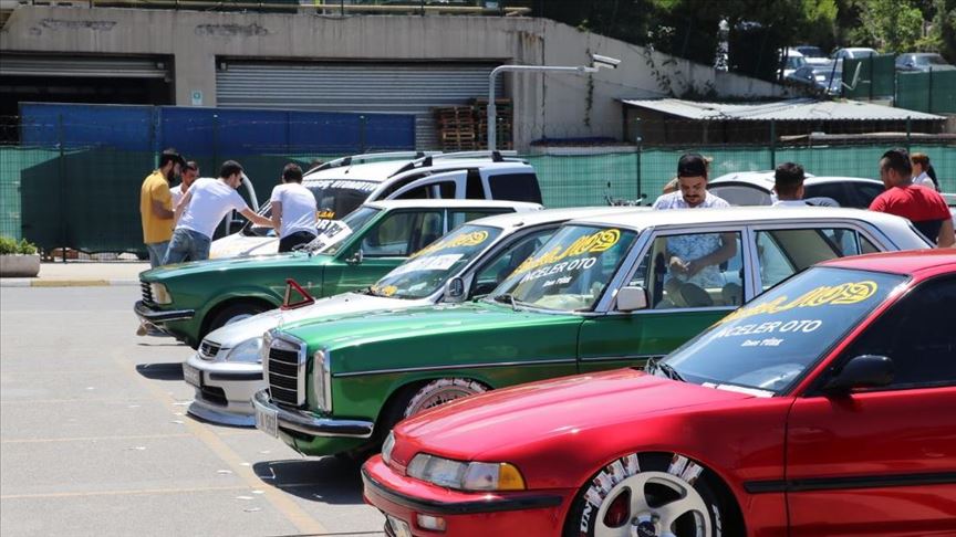 عشاق السيارات المعدلة يلتقون في دنيزلي التركية 