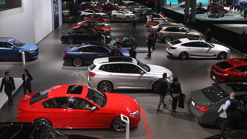 Lüks otomobil satışları gaz kesti