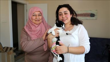 Sahiplendikleri 'Smokin'e bebek gibi bakıyorlar