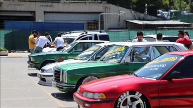 عشاق السيارات المعدلة يلتقون في دنيزلي التركية 