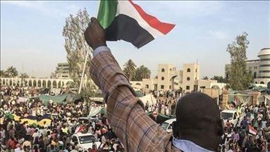 عرمان يدعو إلى اجتماع بين "قوى التغيير" والحركات المسلحة بالسودان