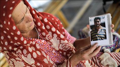 Soykırımda kaybettiği kardeşini eşyalarından tanıdı