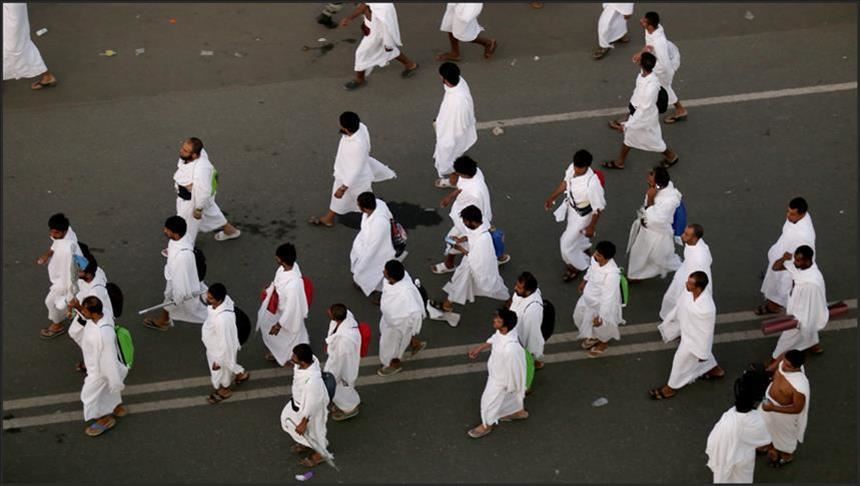 حجاج بيت الله يتأهبون للتوافد إلى "منى" لقضاء يوم التروية