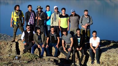 رياضيون أتراك ينظمون مسيرًا إلى قمة جبل نمرود