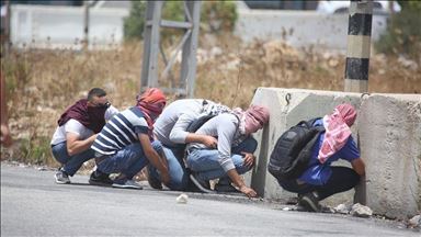 إصابة فلسطينيين خلال مواجهات مع الجيش الإسرائيلي وسط الضفة