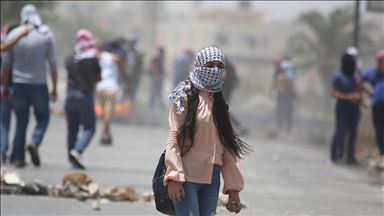 مواجهات بين عشرات الطلبة والجيش الإسرائيلي وسط الضفة 