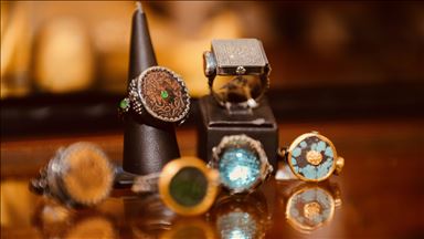 تركيا.. القطع الأثرية تتحول إلى حُلي نادر بأنامل معلم متقاعد 