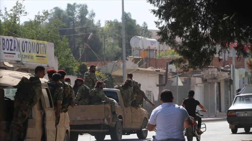 الجيش الوطني السوري يطمئن أهالي القرى المحررة شرق الفرات