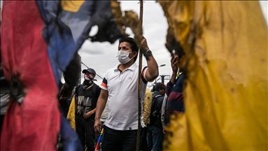 Presidente de Ecuador retorna a Quito en medio de multitudinarias protestas