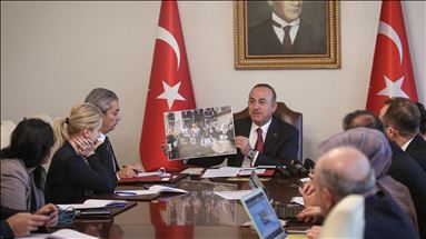 تشاووش أوغلو: لسنا مسؤولين عن محتجزي "داعش" خارج المنطقة الآمنة 