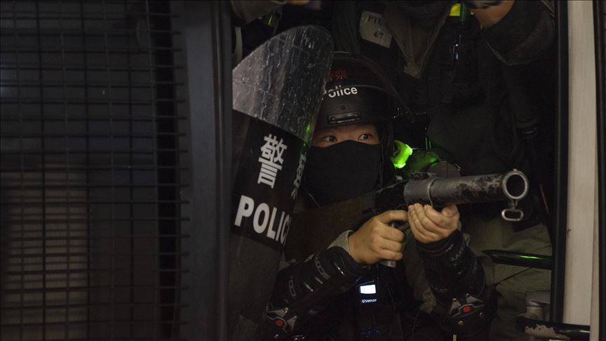 Hong Kong polisi protestolarda gerçek mermi kullandı